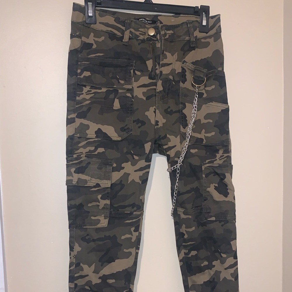 Never worn camo cargo pants with chain